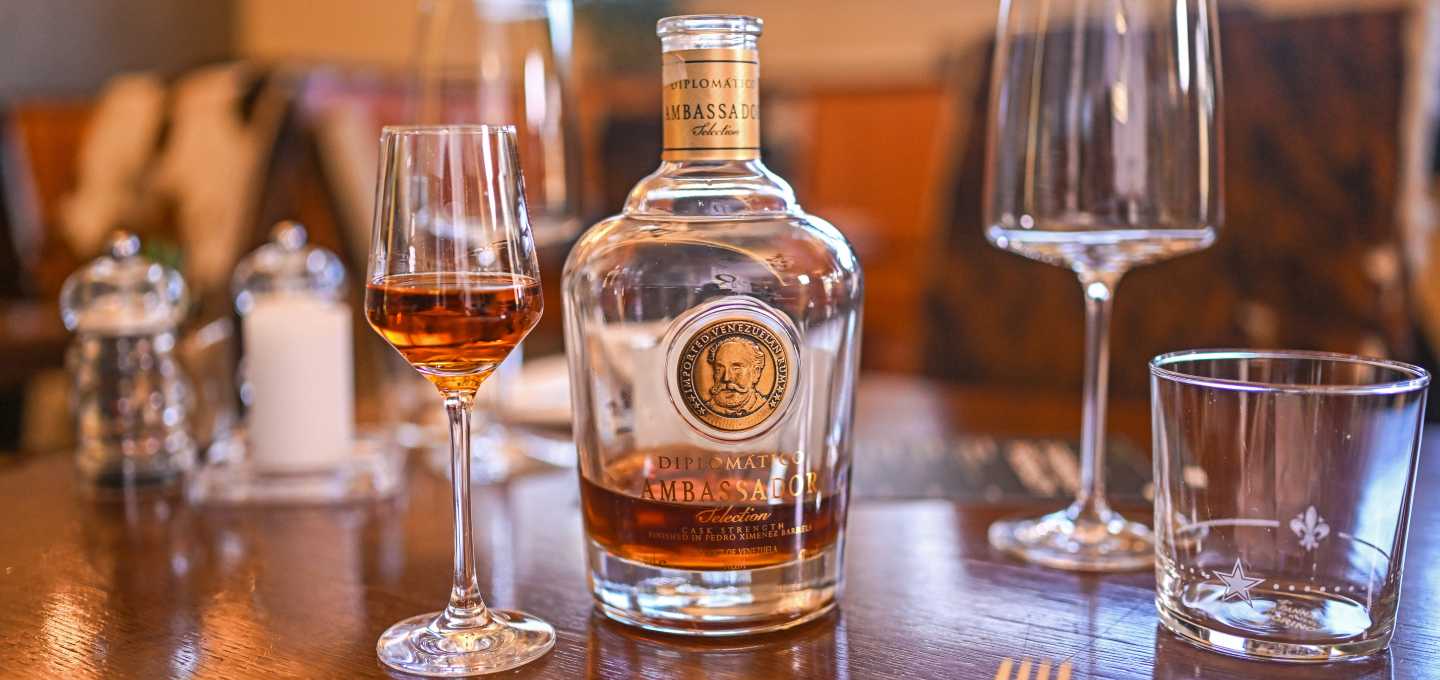 Skvělé rumy s příběhem: Diplomático, Flor de Caña, A.H. Riise