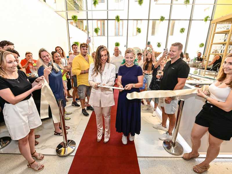 Otevřeli jsme novou Piazza Caffè